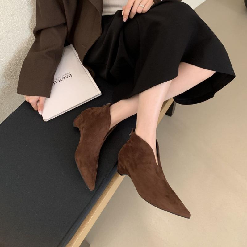 2025 New Short Thick Heel Suede Low Tube V Mouth Martin Fashion Women's Short Boots