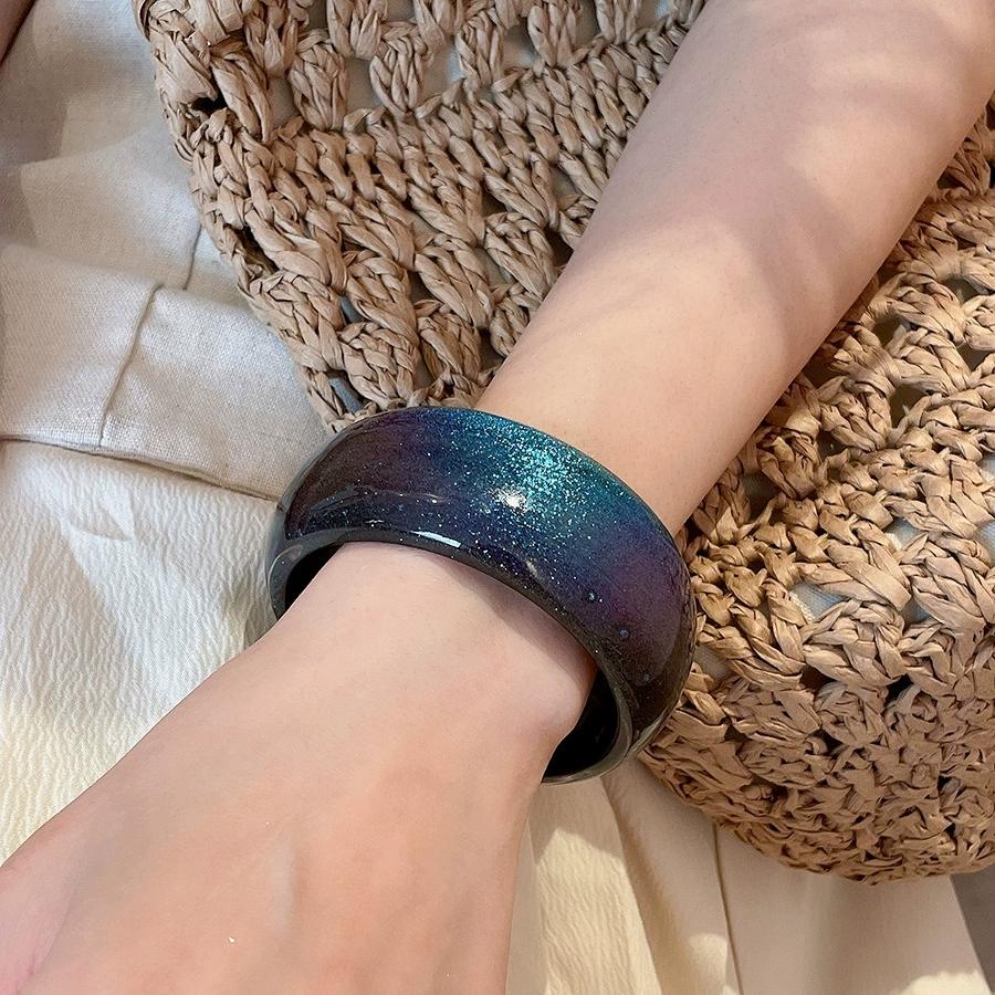 2026 Summer Fashion Shining Colored Geometry Resin Bracelet For Women Charm Personalized Vacation Aesthetic Jewelry Accessories