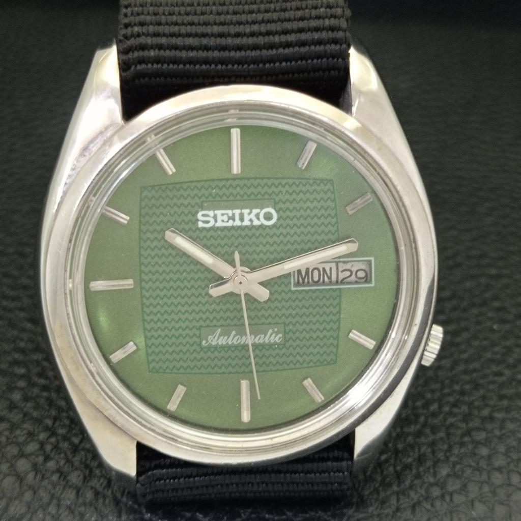 SEIKO AUTOMATIC VINTAGE JAPAN MENS GREEN COLOR DIAL WATCH a701576-5 R206b-a701576