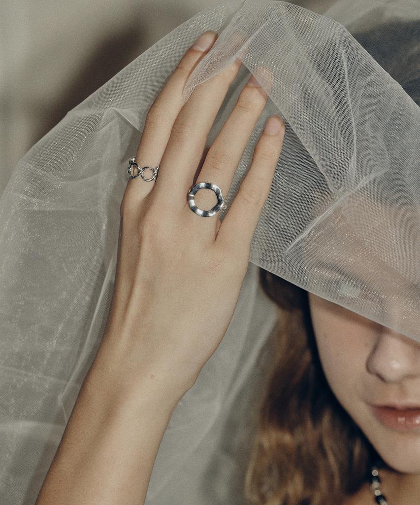 Fademine Corsage Surge Ring