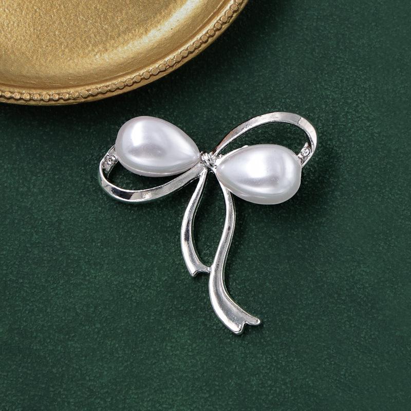 Large Pearl Korean Bow Brooch - Stylish Anti-exposure Pin for Cardigans & Clothing