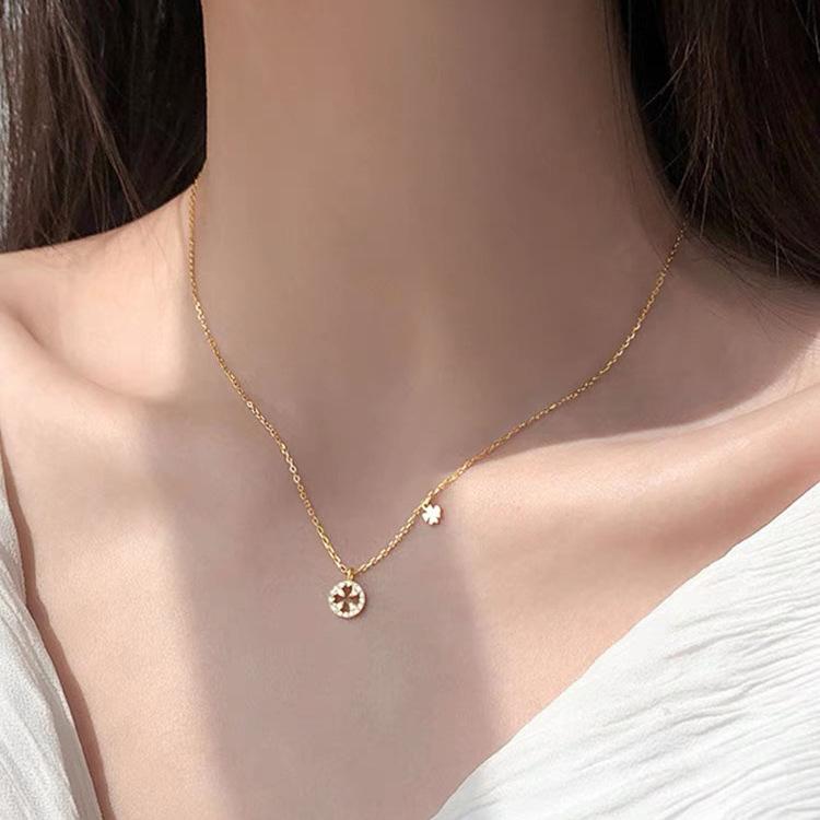 Clover Necklace Women'S Summer Lamp Luxury Niche Design Sense Clavicle Chain High Temperament Pendant Premium Durable