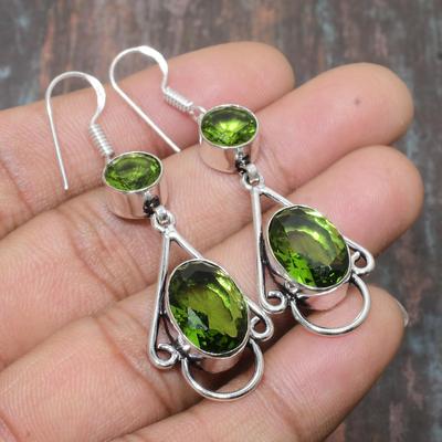 Maravilloso pendiente de joyería de plata de ley 925 hecho a mano con piedras preciosas de peridoto para ella