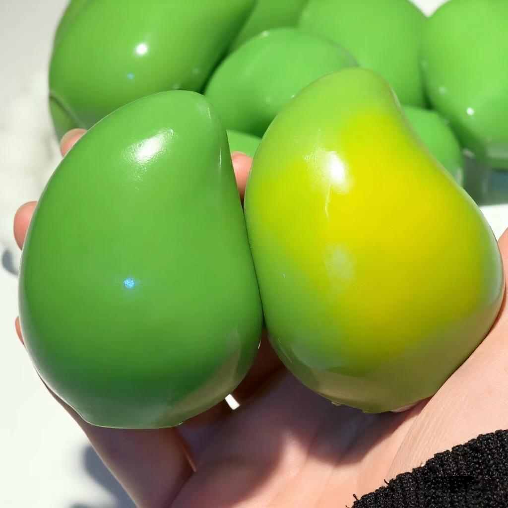 Handmade Crispy Mango Stress Ball Squeeze Toy, Color-Changing Mango Squishy Fidget Ball, ASMR Sensory Stress Relief Toy Gift