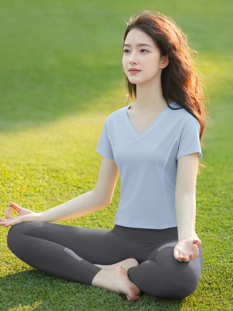 Women's Quick-Dry Breathable Yoga Suit Set - Stunning Pilates Training Short Sleeve Top for 2026