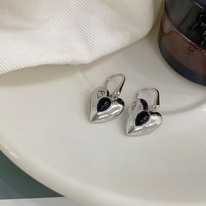 Retro Water Drop Black Glass Diamond Love Ear Hook Earrings for Women with Niche Design and Unique Personality