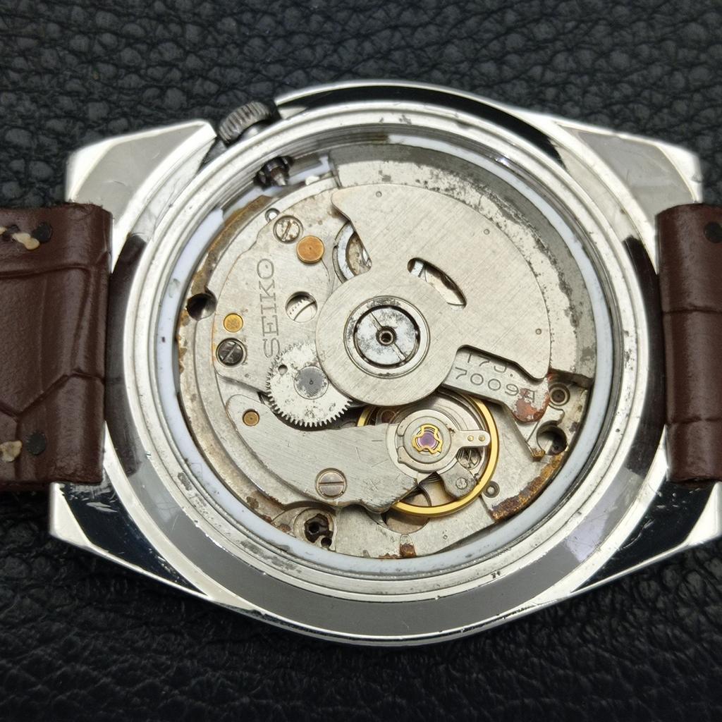 AUTOMATIC VINTAGE SEIKO 5 JAPAN 7009A MENS RED COLOR DIAL WATCH A701244-5 R206a-a701244