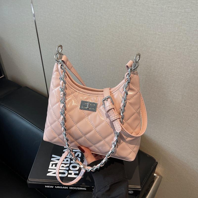 

Spring and summer versatile diamond chain small bag women s 2025 new fashion underarm dumpling bag foreign texture messenger bag розовый