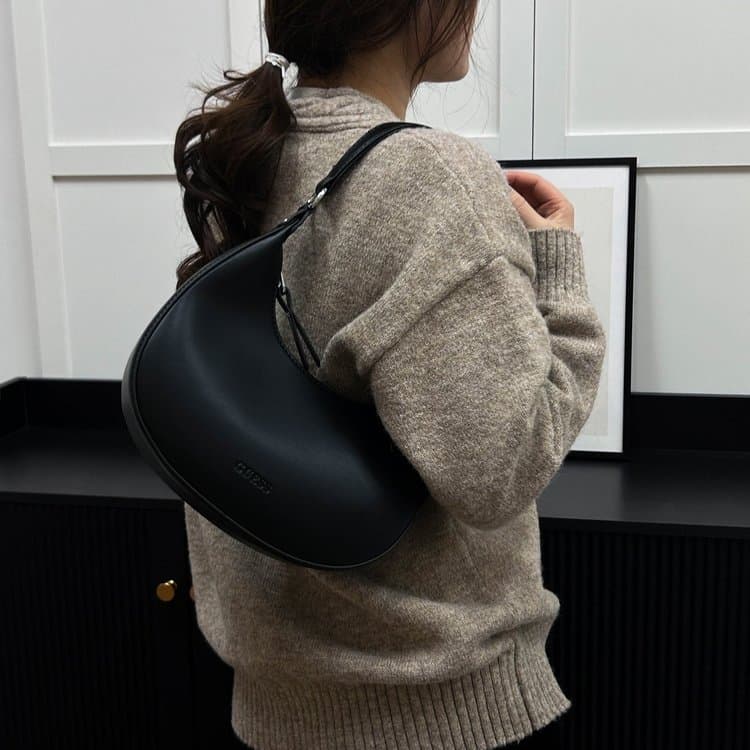 New Women's Shoulder Bag Portable Oblique Half-moon Bag