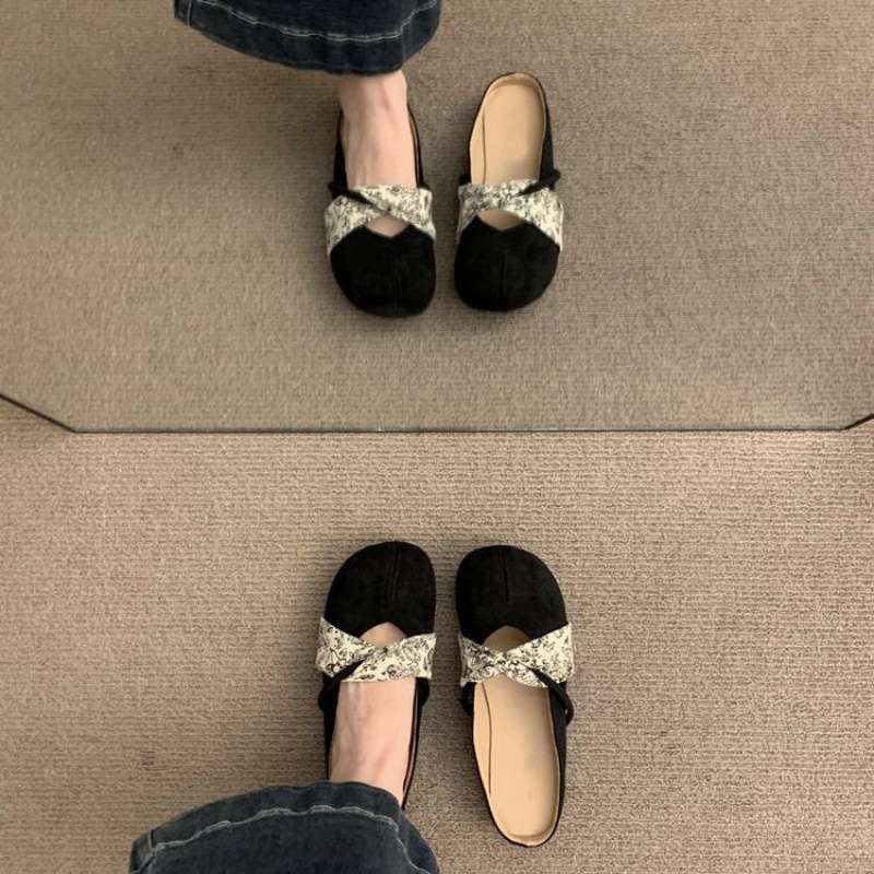Flat bottom retro Mary Jane half slippers women's fashion outer wear spring 2025 new light mouth with skirt bag head holder