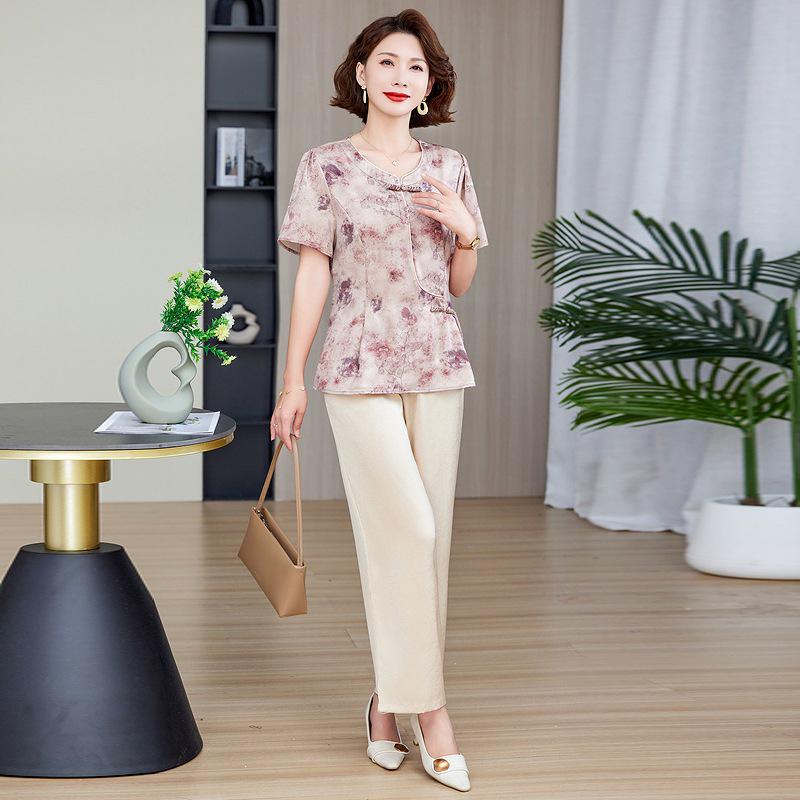 

Stylish Plus Size Two-Piece Summer Suit: Short-Sleeve T-Shirt & Pants for Middle-Aged and Elderly Women XL [Recommended 80-100 jin]