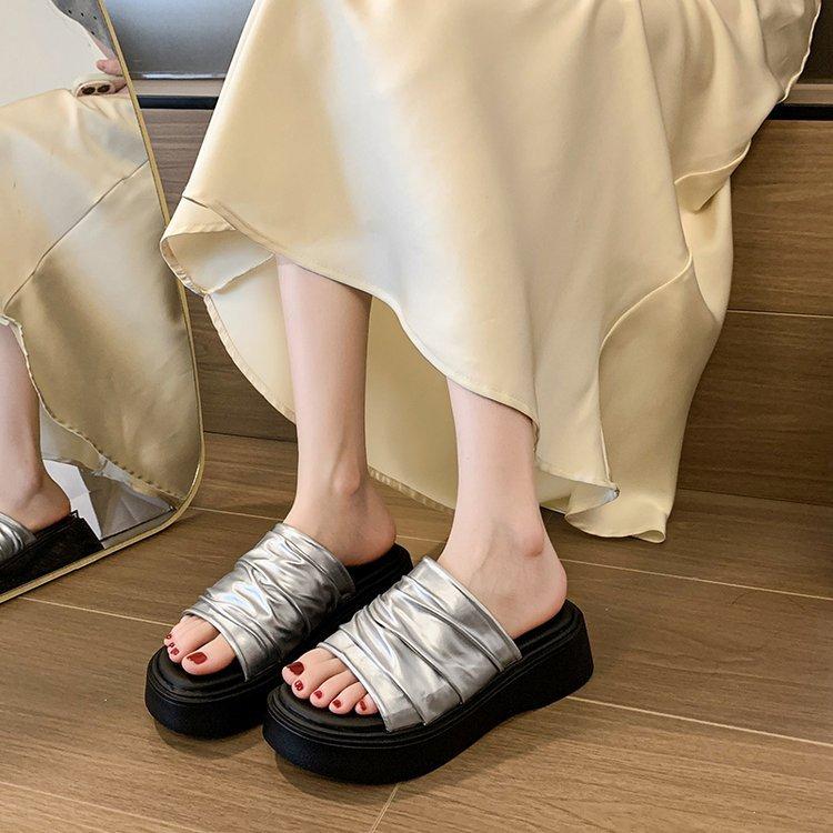 Comfort Version~ Thick Bottom Heightening Pleated Slippers Women's 2025 New Korean Version Versatile Flat Bottom One Word Cool Like Summer Outer Wear