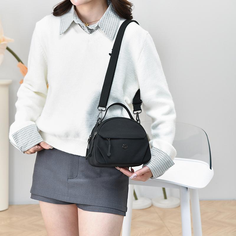 Women's Nylon Shoulder Bag Solid Color Portable Crossbody Bag