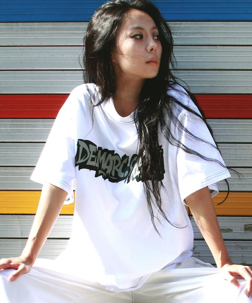 Deumakeu Text Graffiti Boxy Short Sleeve Tee - White