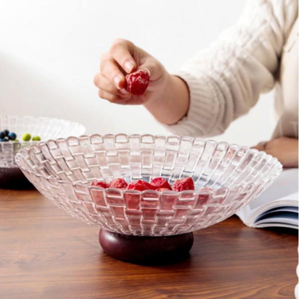 Luxury Glass Fruit Bowl for Coffee Table: High-End Reception Tray for Snacks, Nuts, and Dried Fruits.