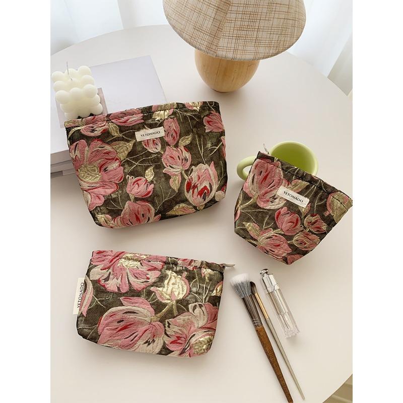 Large Capacity Travel Makeup Bag Vintage Cosmetic Pouch Portable Toiletry Organizer for Women Minimalist Clutch for Skincare Storage