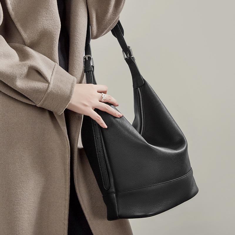 Genuine Leather Large-capacity Work Commuting Bag, High-end Bucket Bag