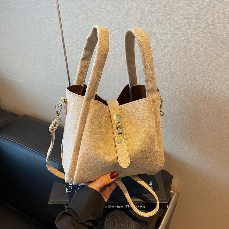 Women's Retro Fashion Bucket Bag - 2025 Autumn/Winter Vegetable Basket Handbag & High-End Niche Messenger Bag