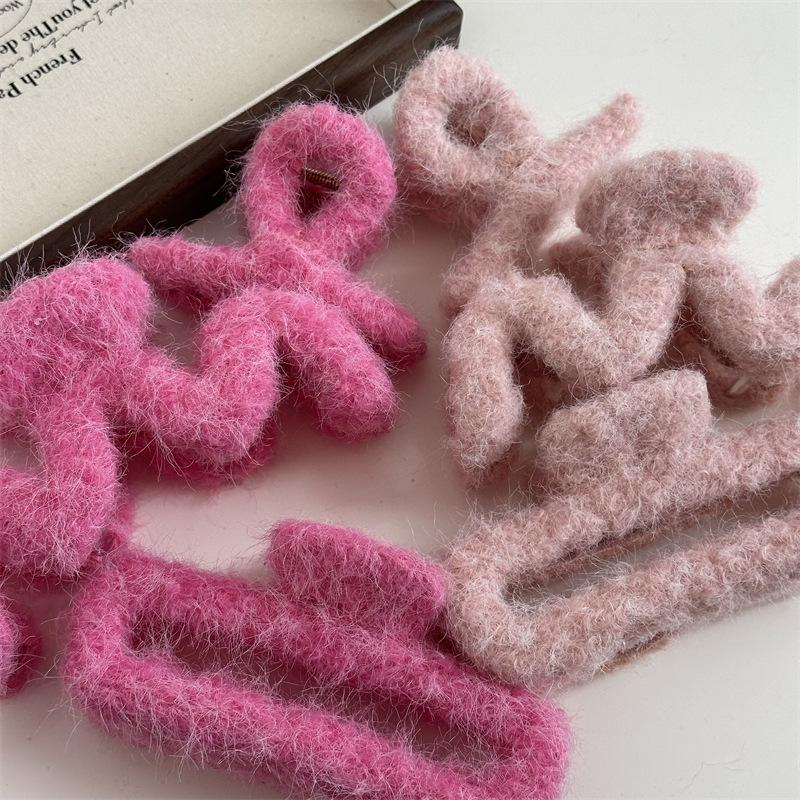 Pink Plush Hairpin Women's Large Shark Clip - Autumn/Winter Edition