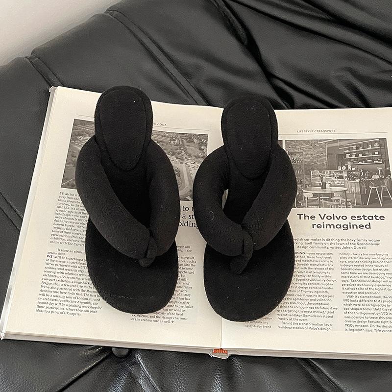 Нишевая верхняя одежда, шлепанцы на танкетке, летне-осенняя мода, корейская версия, модные девушки, жмут ноги, повседневные крутые тапочки 35 чёрный