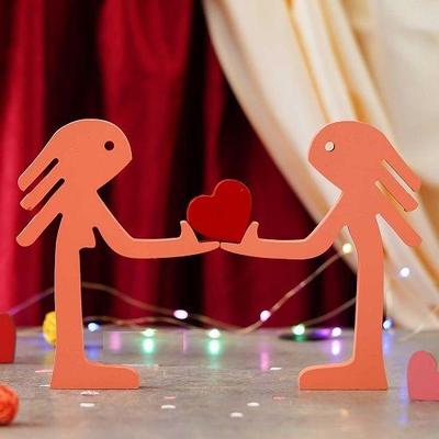 Coppia Romantica Showpiece in Legno Artigianale che si Tengono per Mano | Regalo di San Valentino