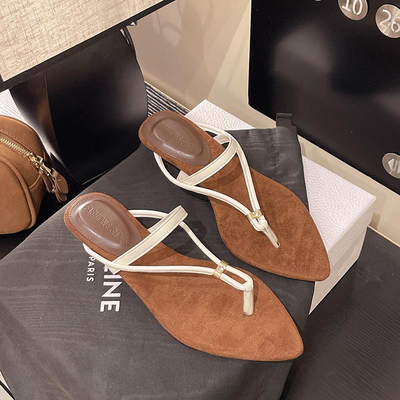 Pointed French Wedge Heel Retro Cool Slippers Women's Outer Wear 2025 Summer New Niche Herringbone Thin Strap Roman Cool Slippers