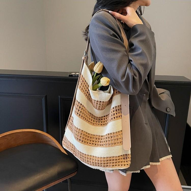 Bag Women's New Contrasting Color Woven Bag Fashionable Hollow Niche Light Luxury Tote Bag Vacation Beach Bag