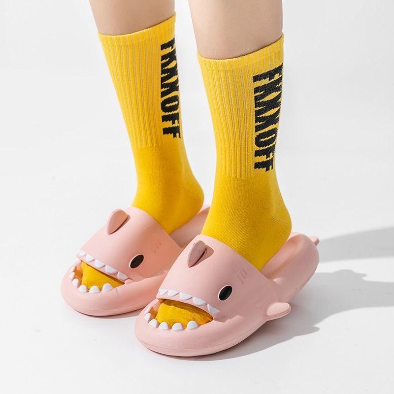 Mode 4cm Dicke Sohle Hai-Slipper Damen Herren Indoor Badezimmer Pantoletten Niedlich Cartoon 2024 Sommerschuhe Weiblich Männlich Straße Strand Sandalen