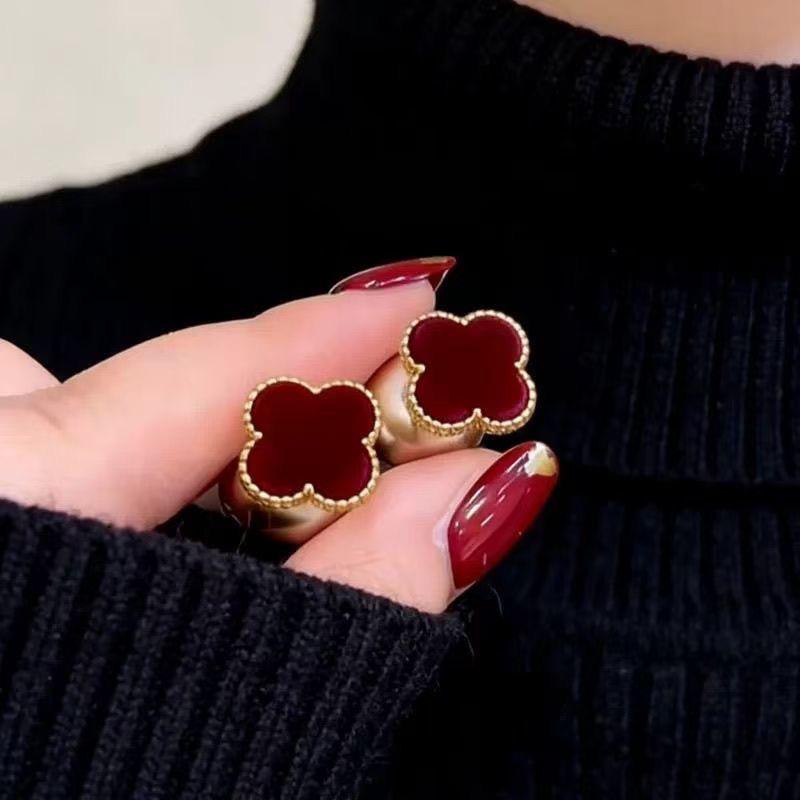 Hong Kong Retro Wine Red Clover Stud Earrings - Unique & Stylish Design