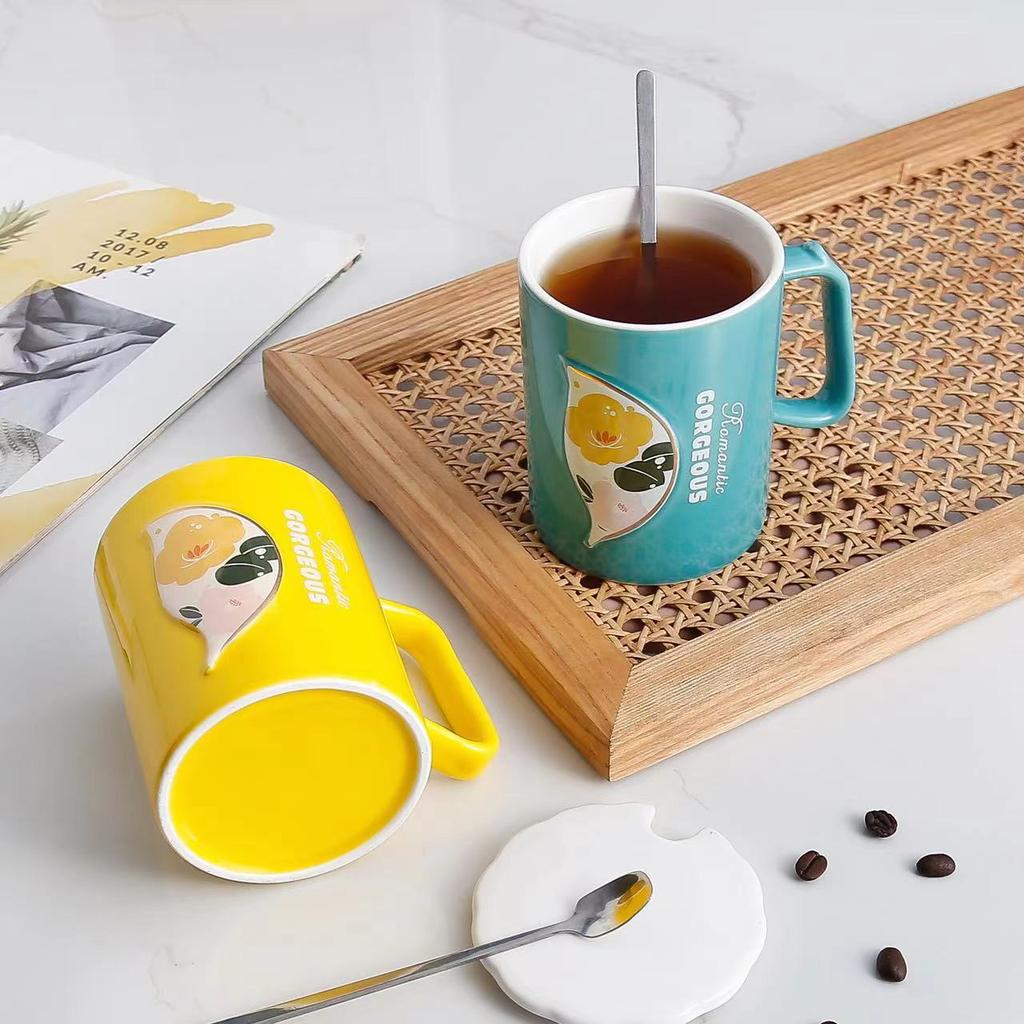 Kreative Geprägte Wunderschöne Romantische Blume und Blatt Keramiktasse mit Deckel Löffel Büro Zuhause Kaffee Milch Tasse Begleiter Geschenk Tasse