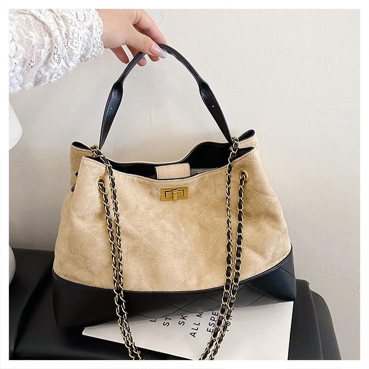 Retro Premium Kettentasche, Damentasche, neue Wildleder-Tragetasche, Schultertasche mit großem Fassungsvermögen.