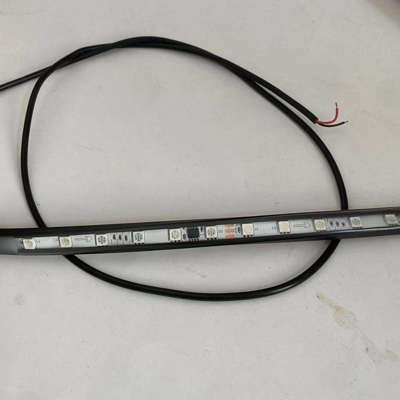 Pásek tekoucího světla na masku nákladního vozu a sluneční clonu: Barevná atmosféra a dekorativní osvětlení