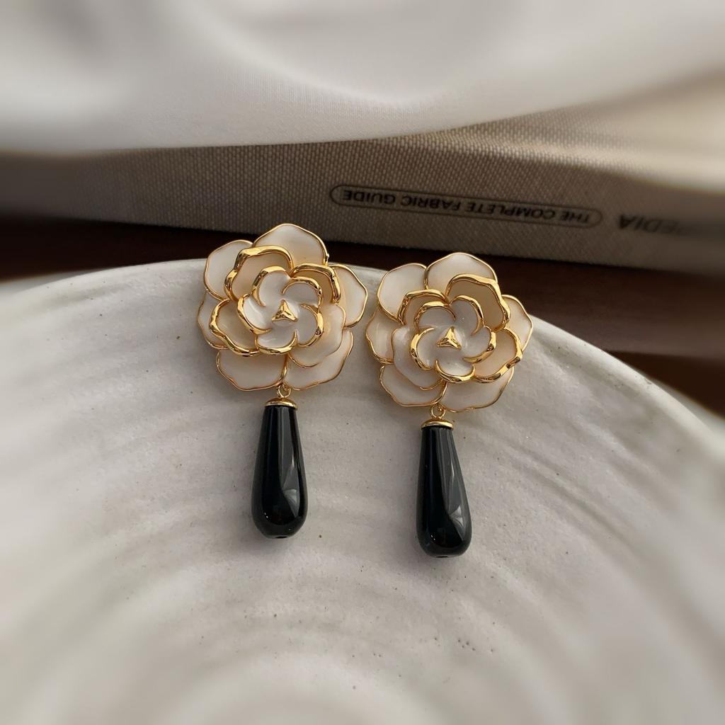 Camellia Earrings Autumn And Winter Literary Elegance Temperament Fashion Dripping Oil French Versatile Retro High-End Earrings