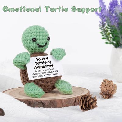 Lustige Häkel-Schildkrötenpuppe mit positiver Karte Heimzimmerdekoration Handgefertigt Wolle Gestrickt Emotionale Motivations-Schildkröten-Ornament