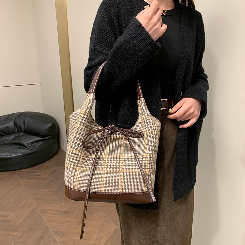 Trend Plaid Casual Contrasting Colors Fashionable Retro Shoulder Bag 2025 Autumn and Winter New High-end Underarm Women's Bag