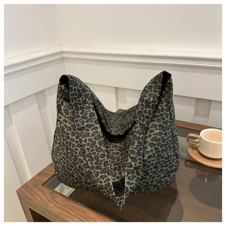 

Повседневная личность ручная переноска модный тренд подмышечный леопардовый принт на новой большой вместимости холщовая ленивый стиль плечевая сумка-тоут женская сумка зелёный