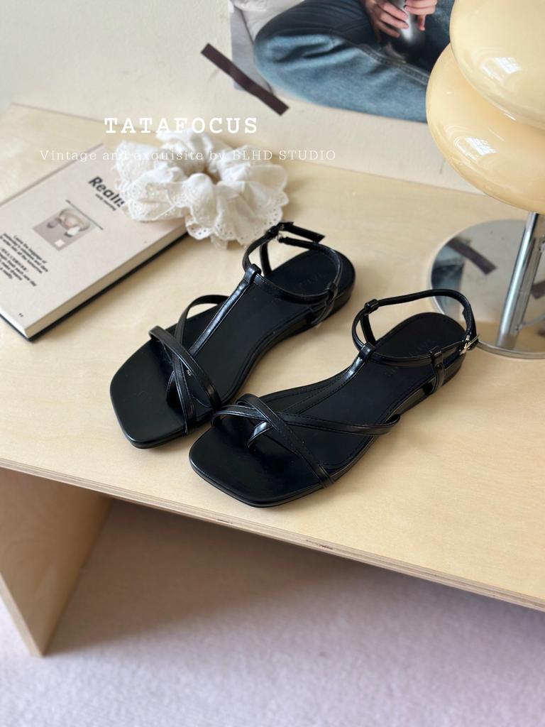 Square Head Roman Sandals Women's Summer 2025 New Soft-soled Flats Thin Straps Cross Straps with Skirt Toes