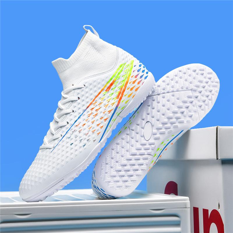 New high-top football shoes for men, women and children are nailed into artificial turf, student game training leather football shoes