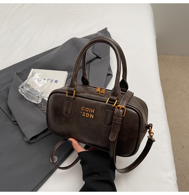 Hand carry baseball bag women's retro versatile shoulder bag autumn and winter niche high-end casual women's bag