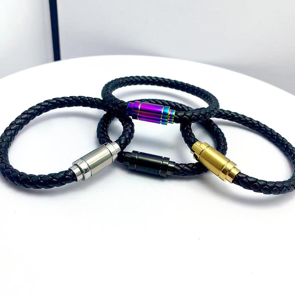 Bracciale da Uomo in Pelle Intrecciata e Acciaio al Titanio con Chiusura Magnetica