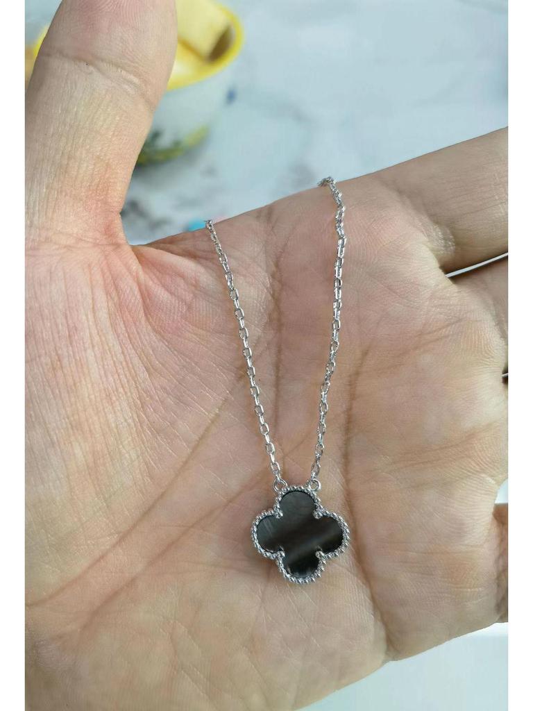 Halskette mit vierblättrigem Kleeblatt, 18 Karat vergoldet, mit Anhänger aus rosenrotem Chalcedon, Achat und weißem Muschelkern für Damen