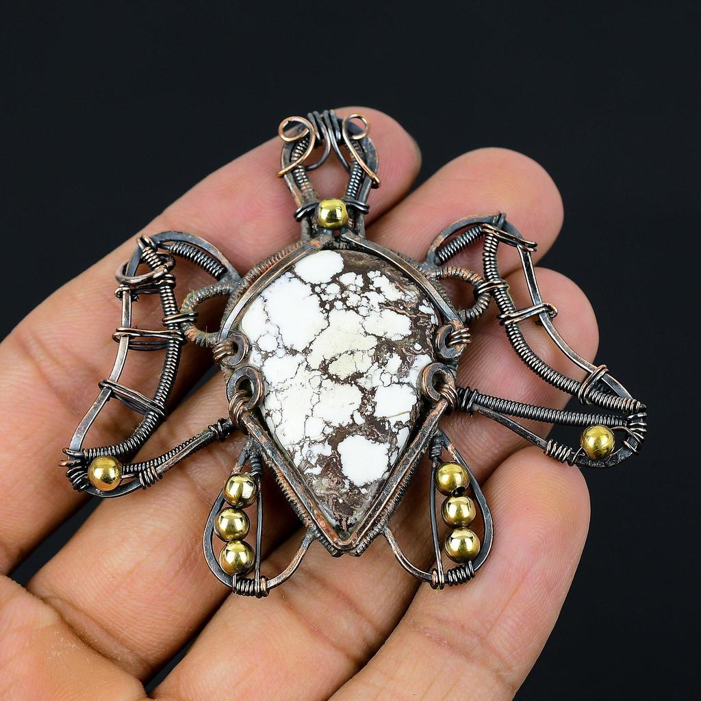 Pingente de fio de cobre com pedra preciosa em forma de cavalo selvagem em forma de tartaruga feito à mão