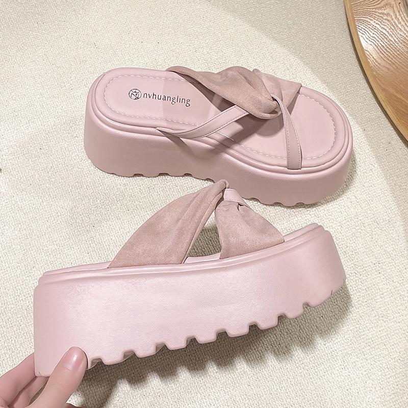 Modne NOWE Casualowe Klapki na Koturnie 8CM dla Kobiet Lato Antypoślizgowe Sandały na Platformie Kobieta Odkryte Palce Wygodne Damskie Grube Klapki na Plażę