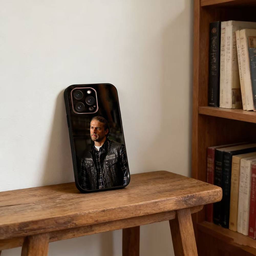 Etui na telefon Charlie Hunnam do iPhone 17,16,15,14,13,12,11 Plus,Pro Max,XS,Miękki silikonowy czarny pokrowiec