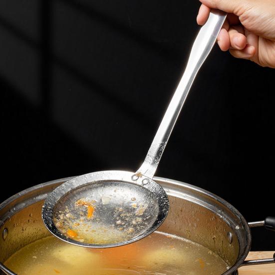 Stainless Steel Fine Mesh Skimmer with Long Handle Heavy-Duty Strainer Spoon for Frying Tea Juice Rust-Proof Essential Kitchen Tool for Filtering