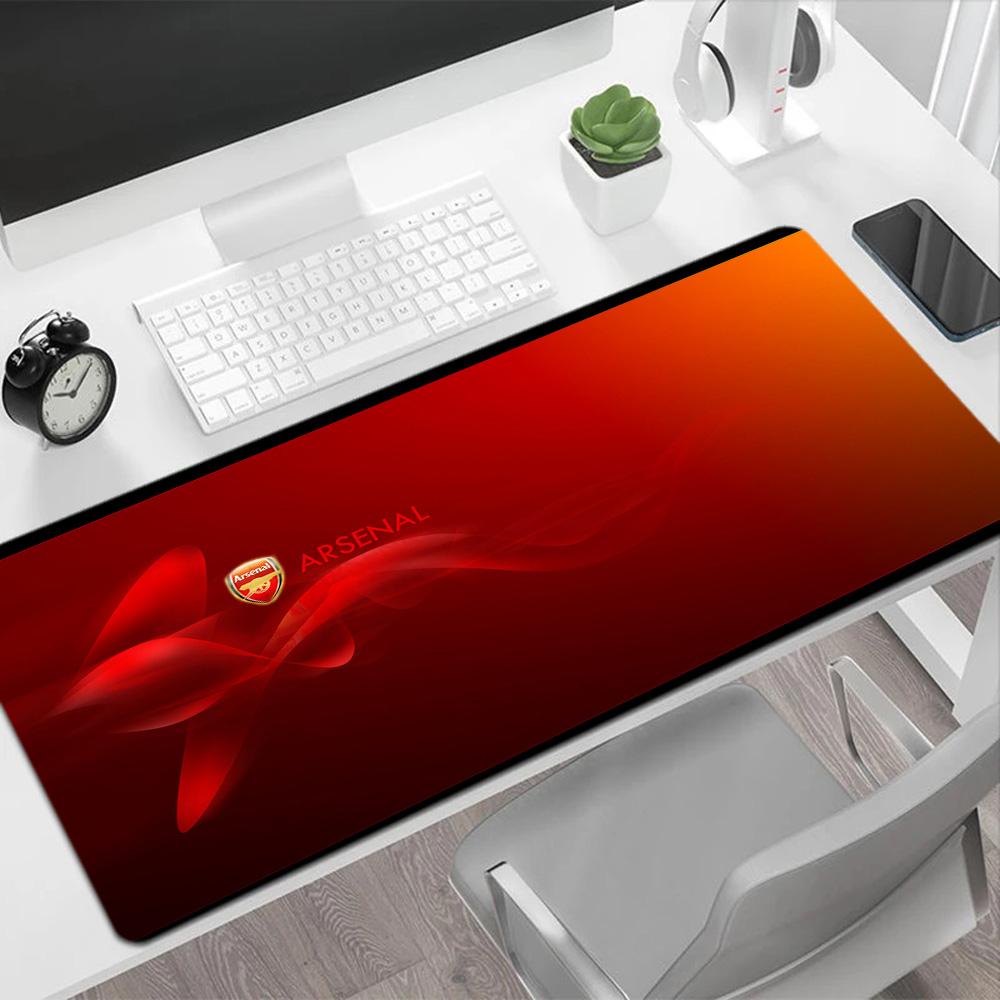 Dynamic Soccer Player Action Large Mouse Pad Gaming Laptop Mouse Pad HD Print Desk Pad Non-Slip Rubber Bottom Office Desk Accessory