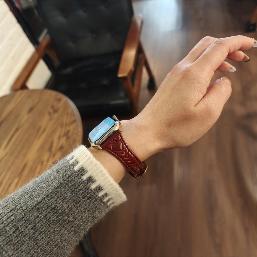 Watch Band For Apple Watch Series 10 9 8 7 SE 6 5 4 3 2 1 42mm 41mm 40mm 38mm Heart Pattern Embossed Genuine Leather Strap