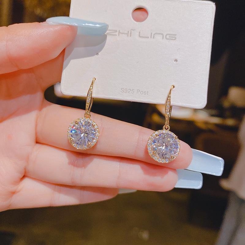 2024 Korejské náušnice z mědi s mikro-inkrustací zirkonem: Elegantní móda pro smetánku