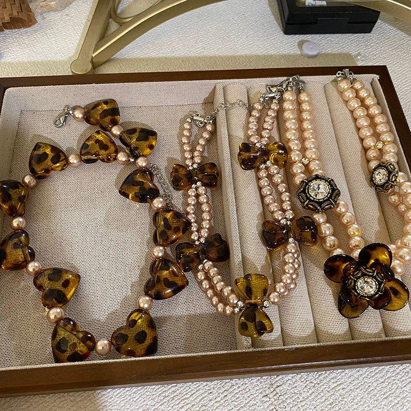 Fashion Queen Mother Pearl Necklace for Women 2025 New Arrival Fancy Light Luxury Minority Maillard Leopard-Print Clavicle Chain
