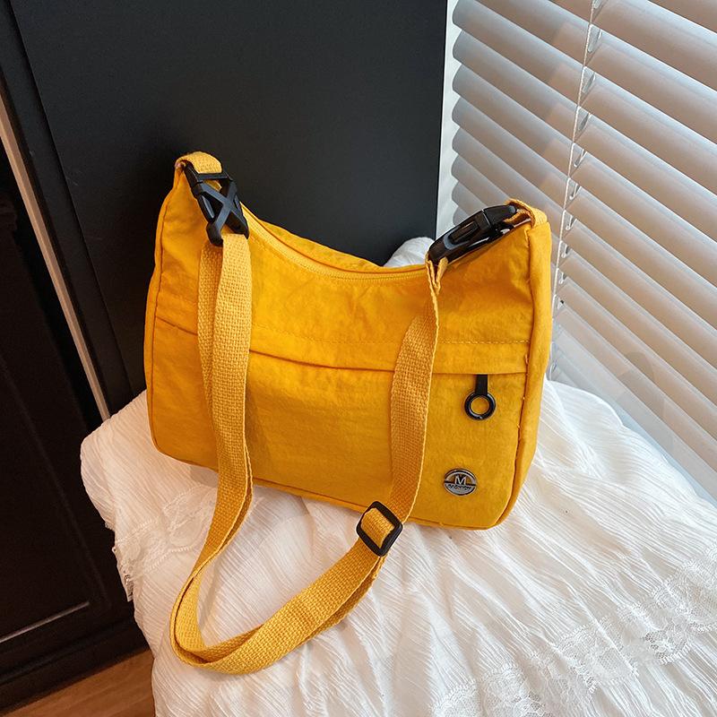 

Casual fashion large-capacity bag women s 2025 new summer college student class shoulder messenger bag nylon bag